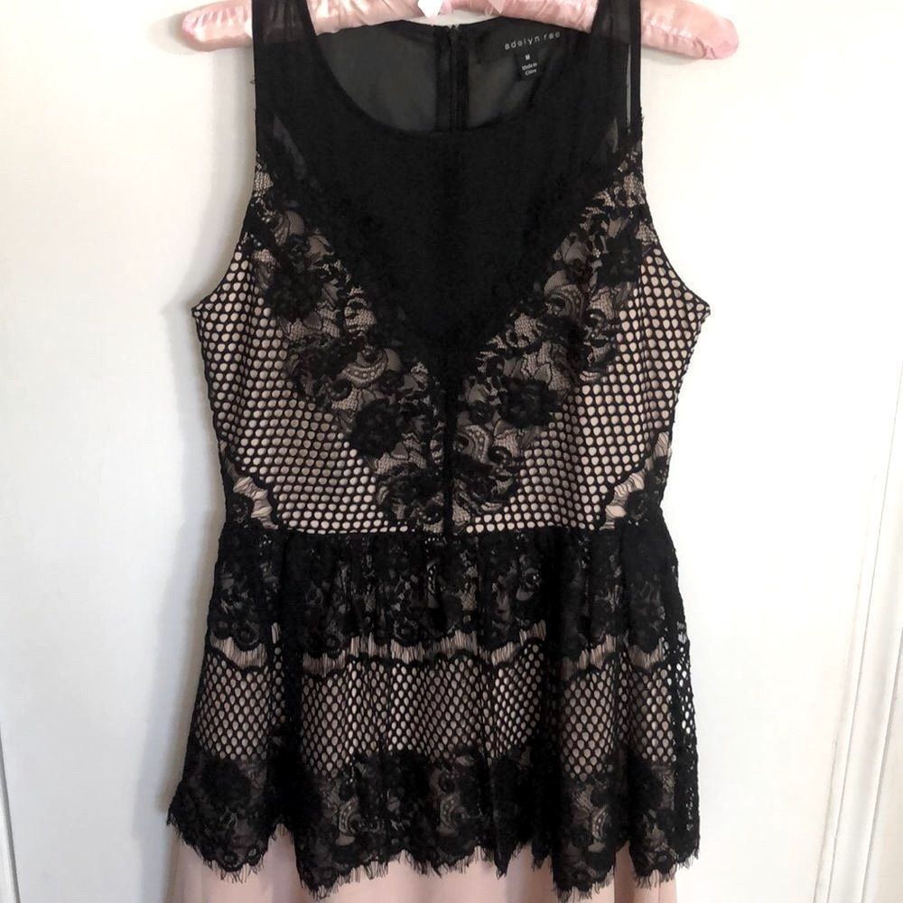 Adelyn Rae Lace Dress Size M - Picture 8 of 12